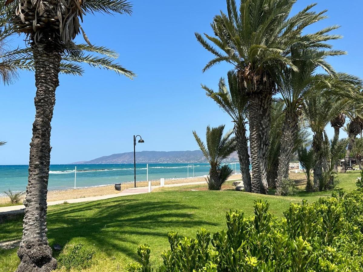 Path Latchi Beachfront Apartments 外观 照片