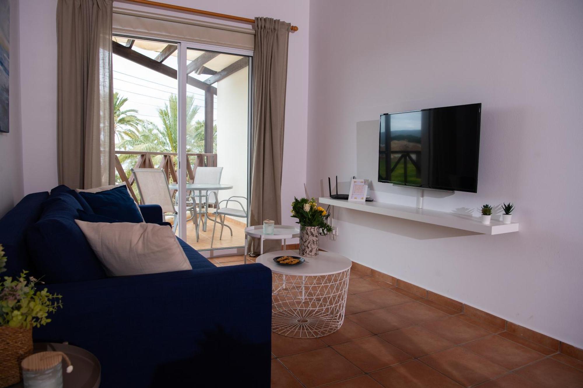 Path Latchi Beachfront Apartments 外观 照片