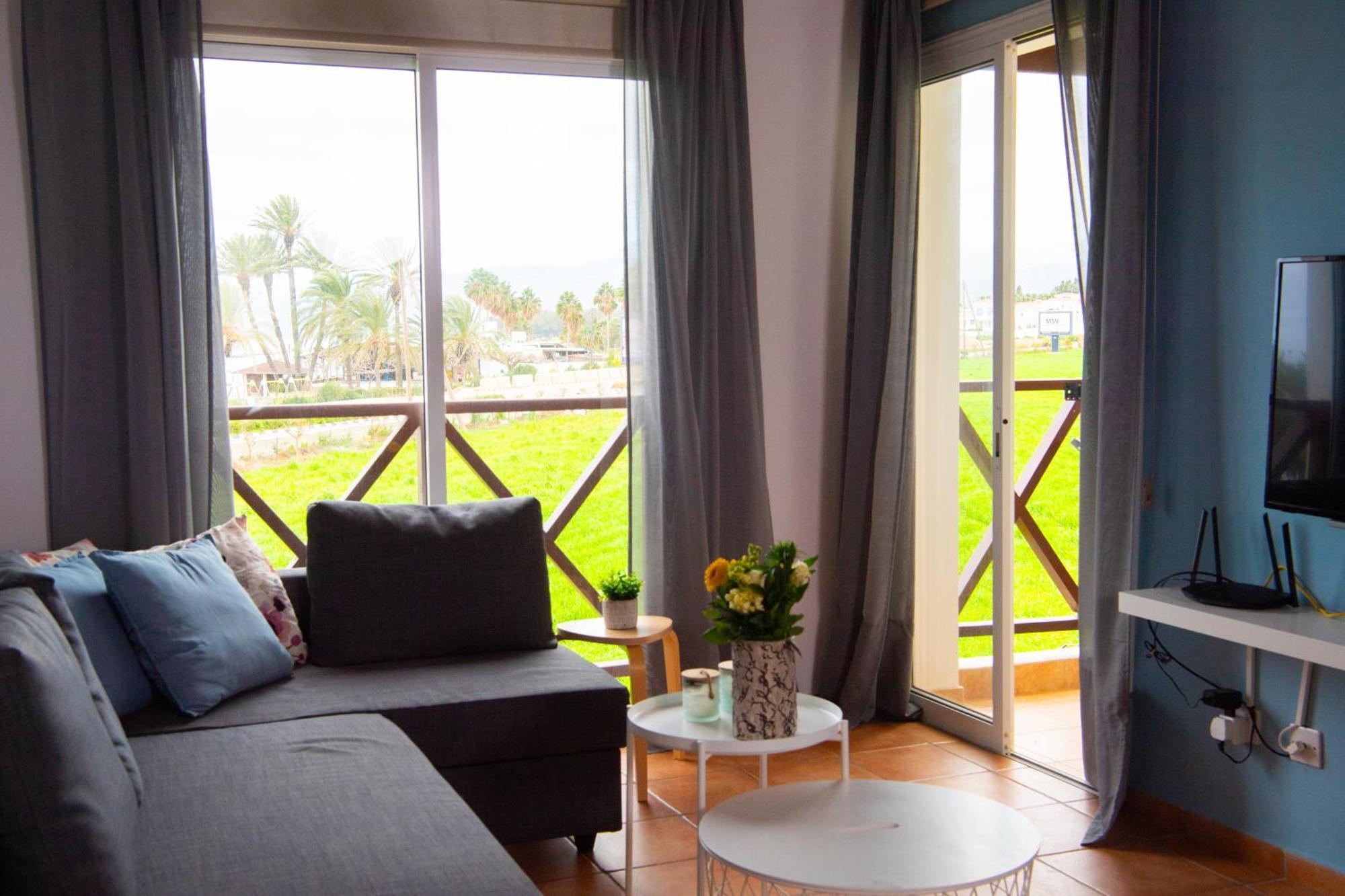 Path Latchi Beachfront Apartments 外观 照片