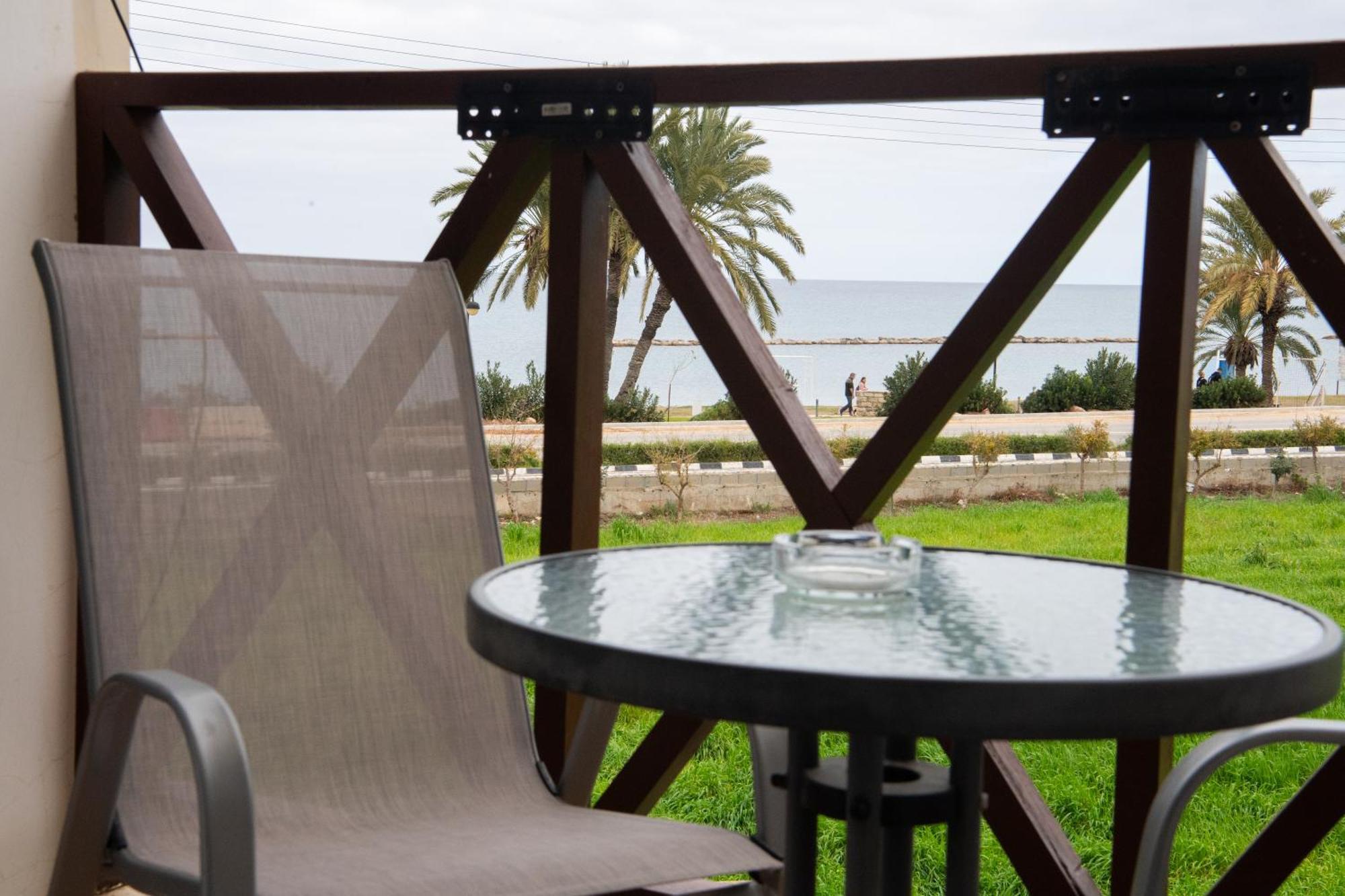 Path Latchi Beachfront Apartments 外观 照片