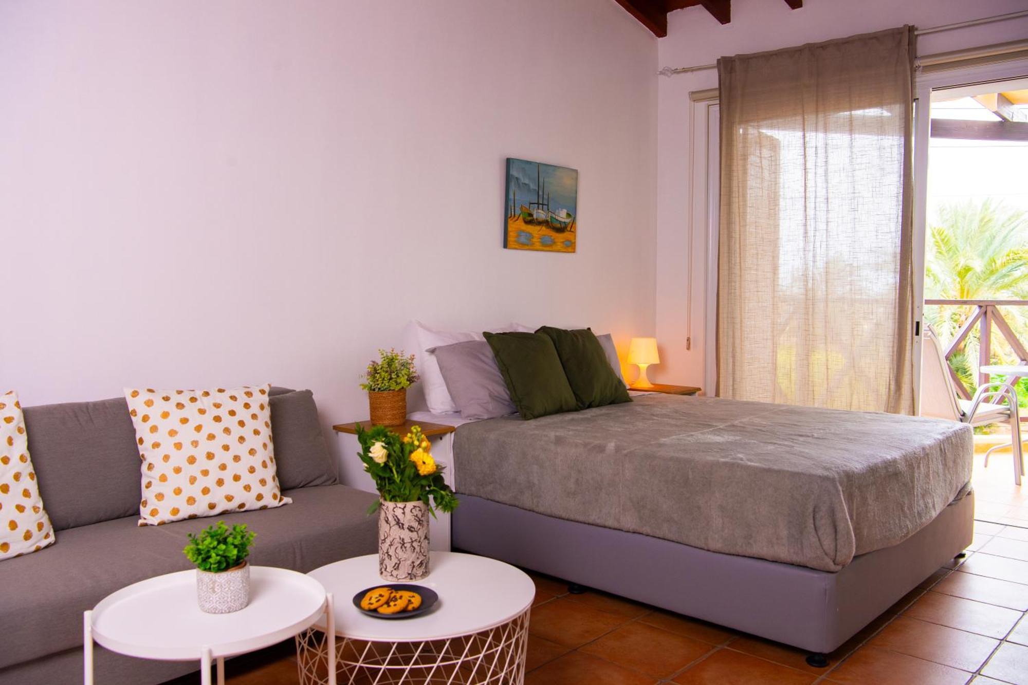 Path Latchi Beachfront Apartments 外观 照片