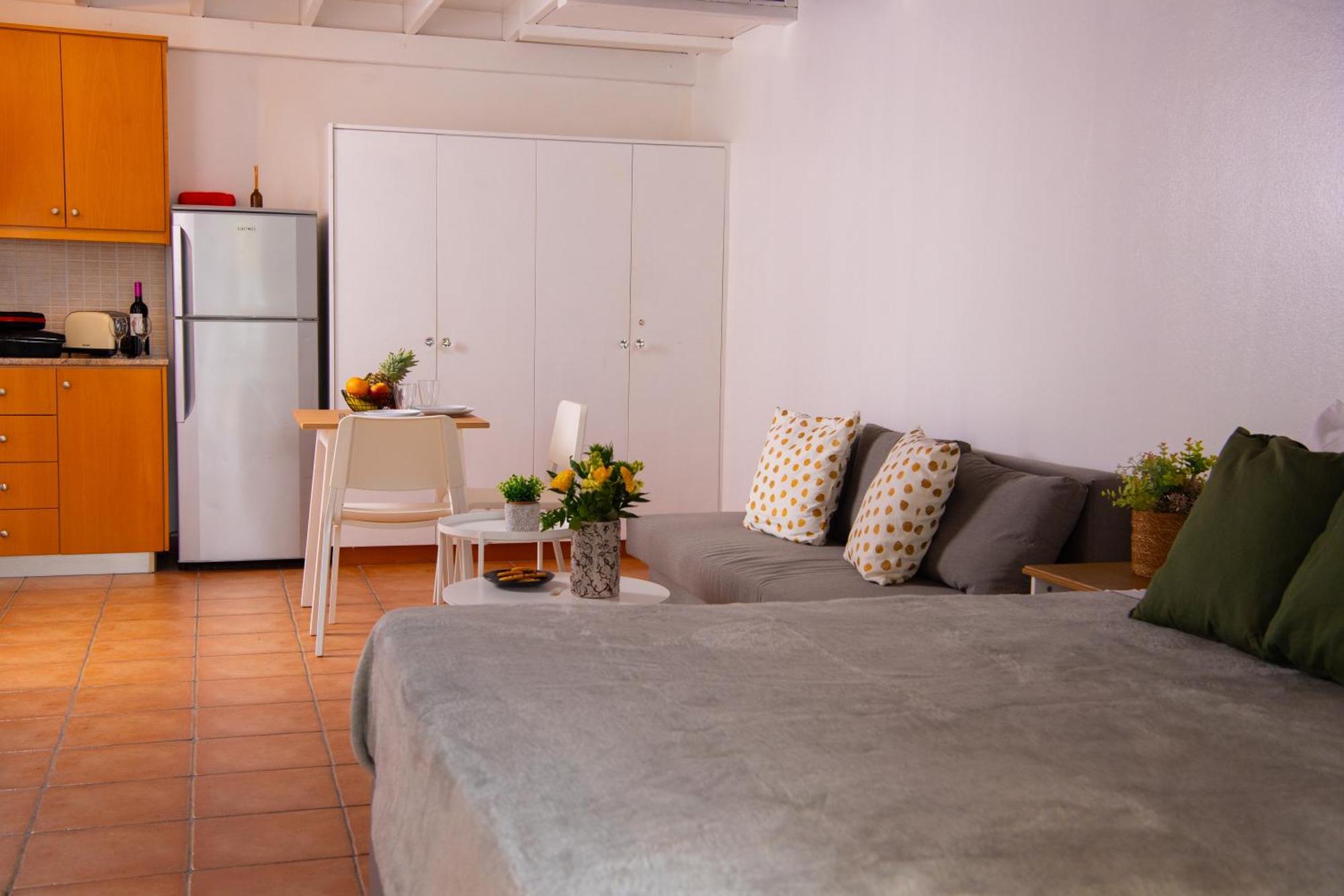 Path Latchi Beachfront Apartments 外观 照片