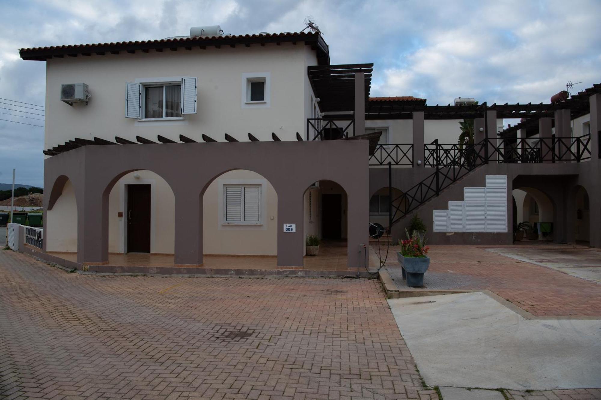 Path Latchi Beachfront Apartments 外观 照片