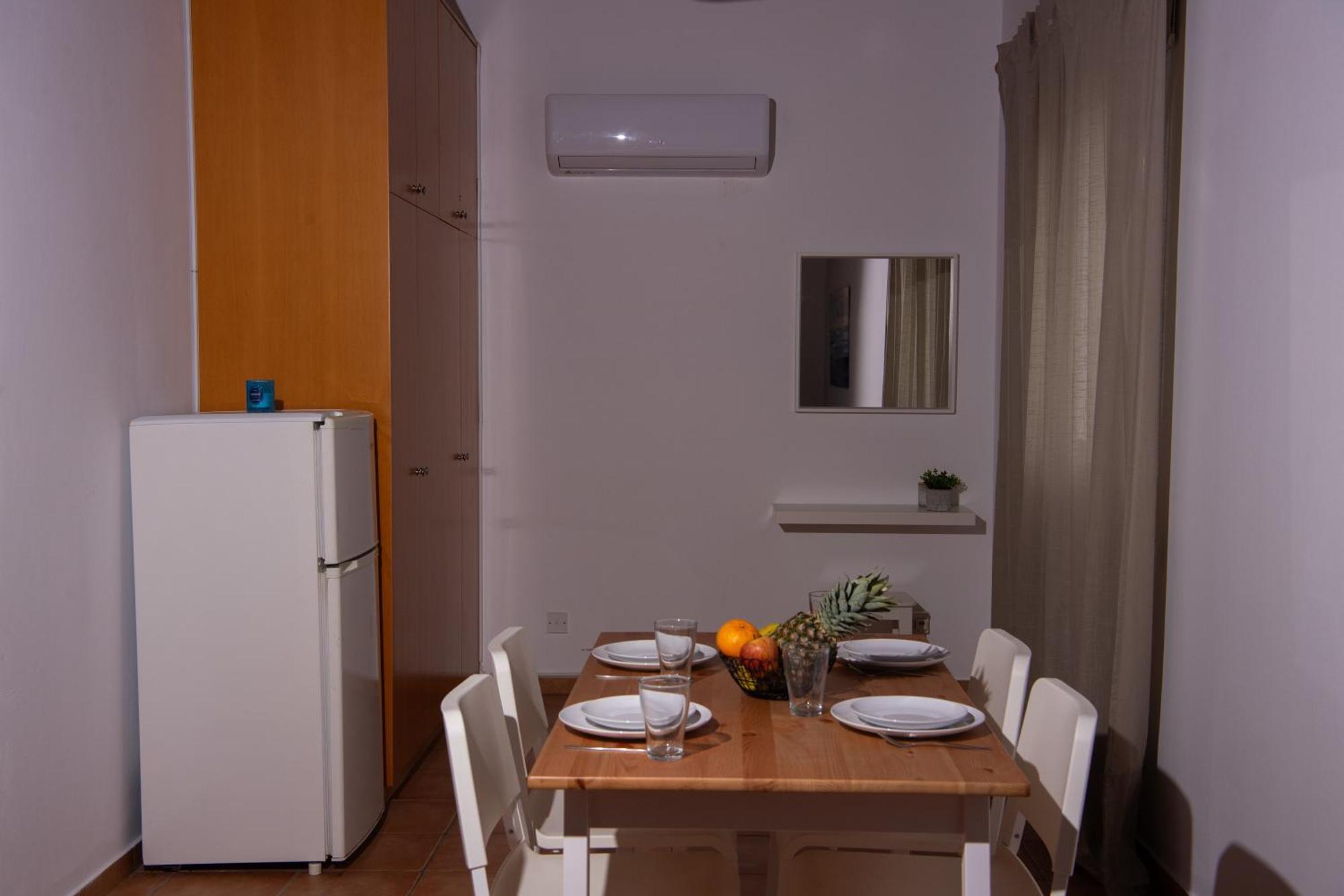 Path Latchi Beachfront Apartments 外观 照片