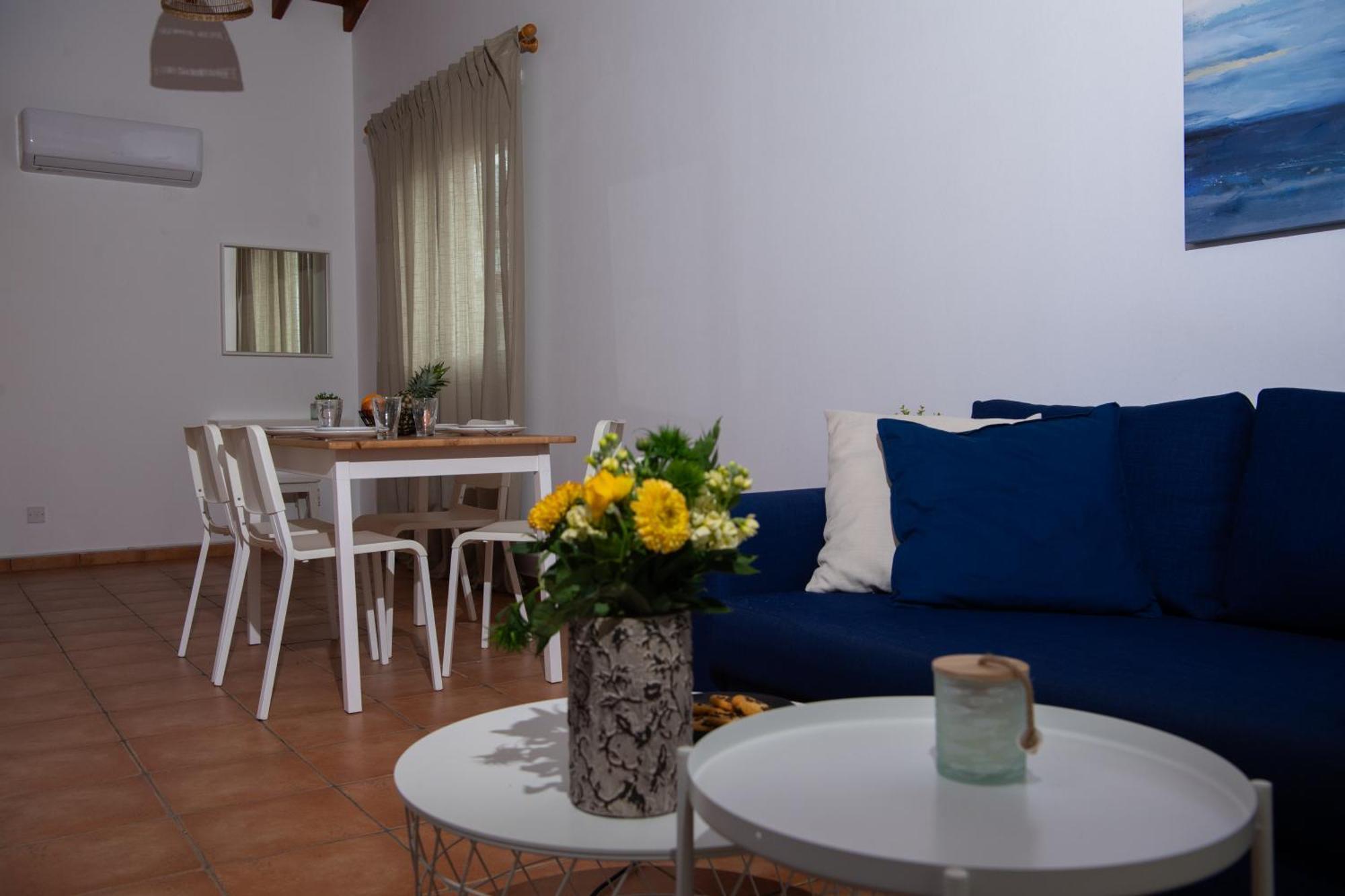 Path Latchi Beachfront Apartments 外观 照片