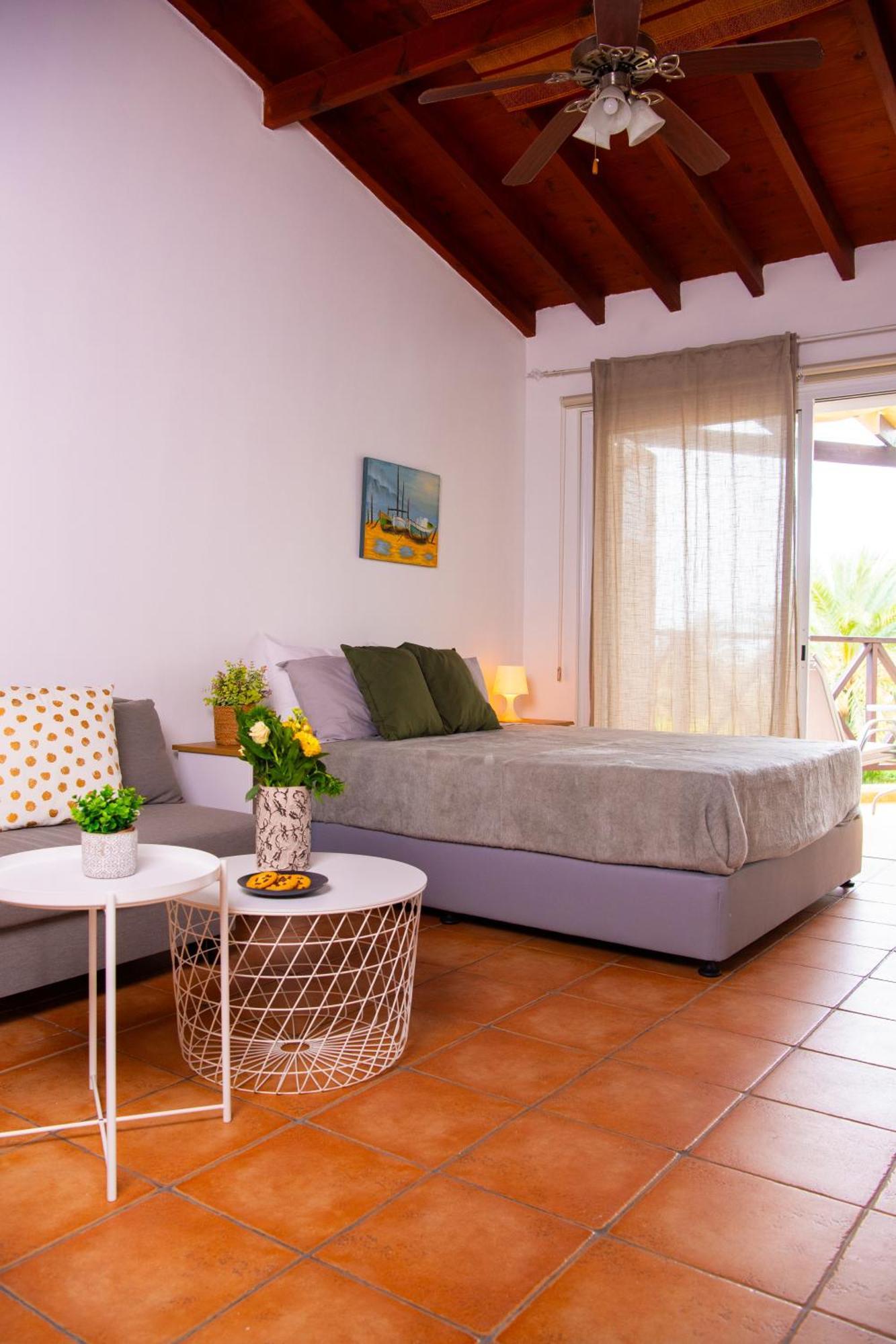 Path Latchi Beachfront Apartments 外观 照片