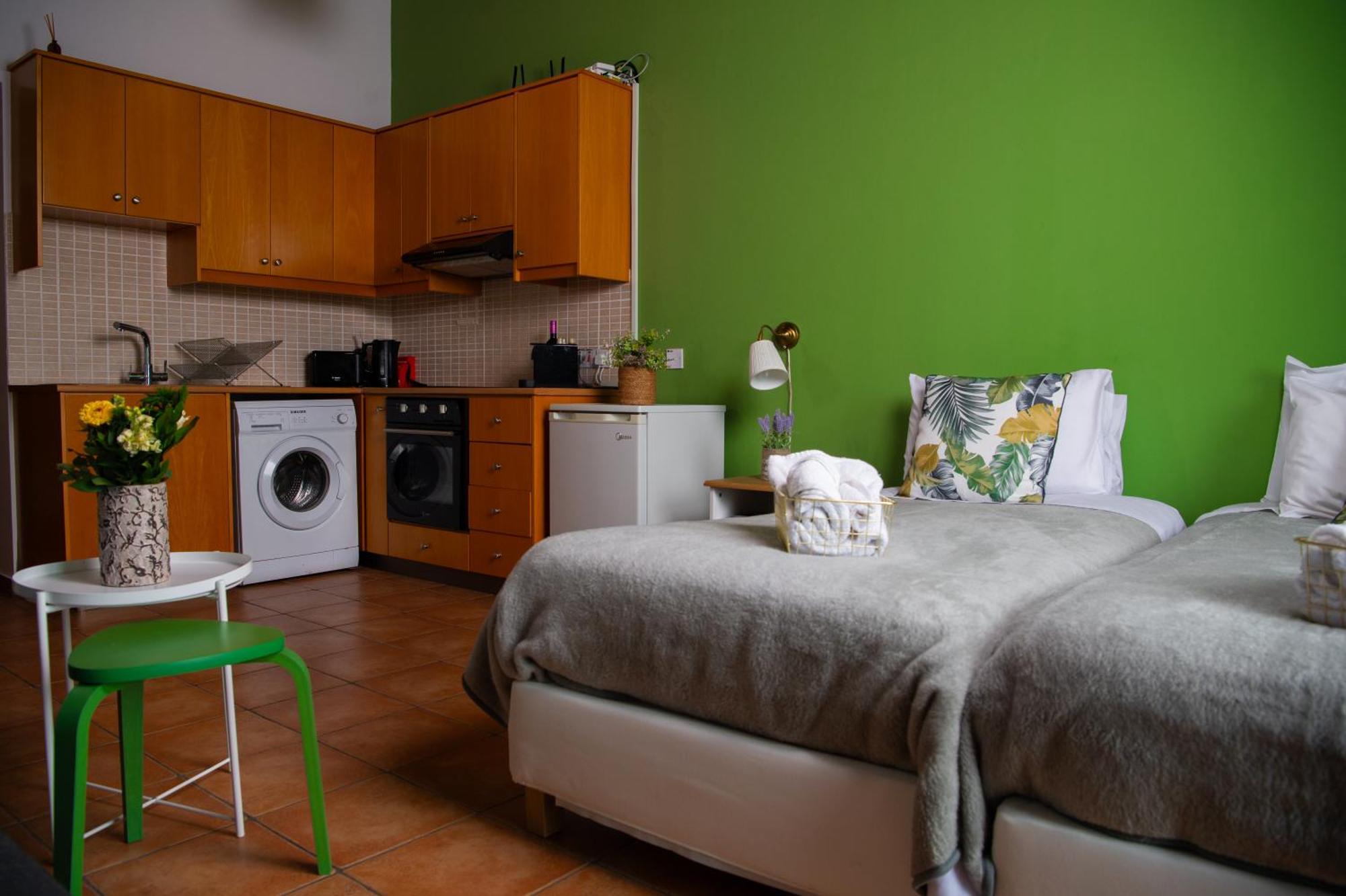 Path Latchi Beachfront Apartments 外观 照片
