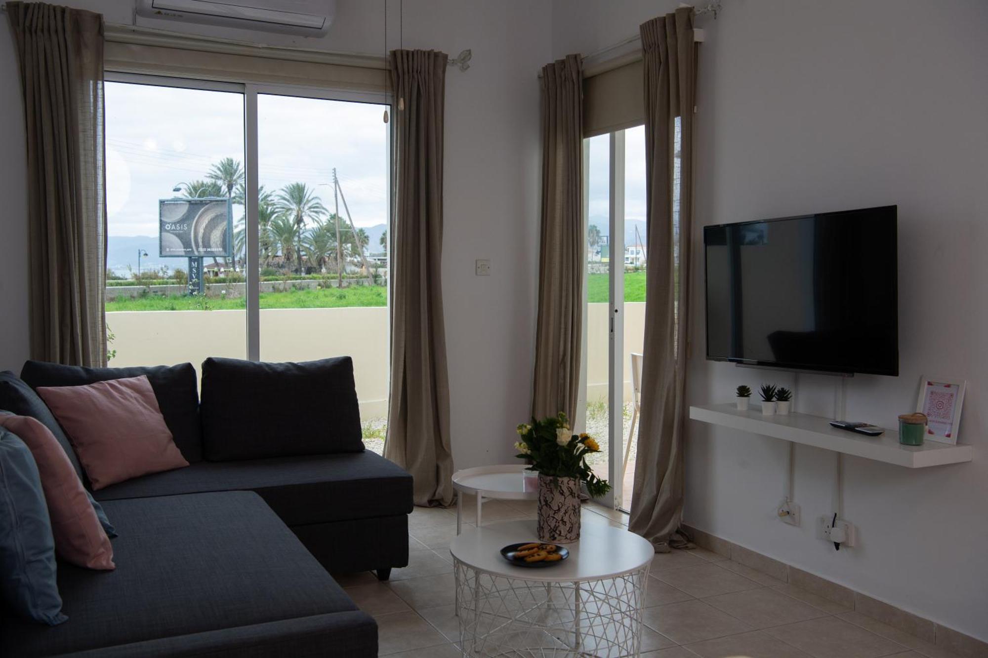 Path Latchi Beachfront Apartments 外观 照片
