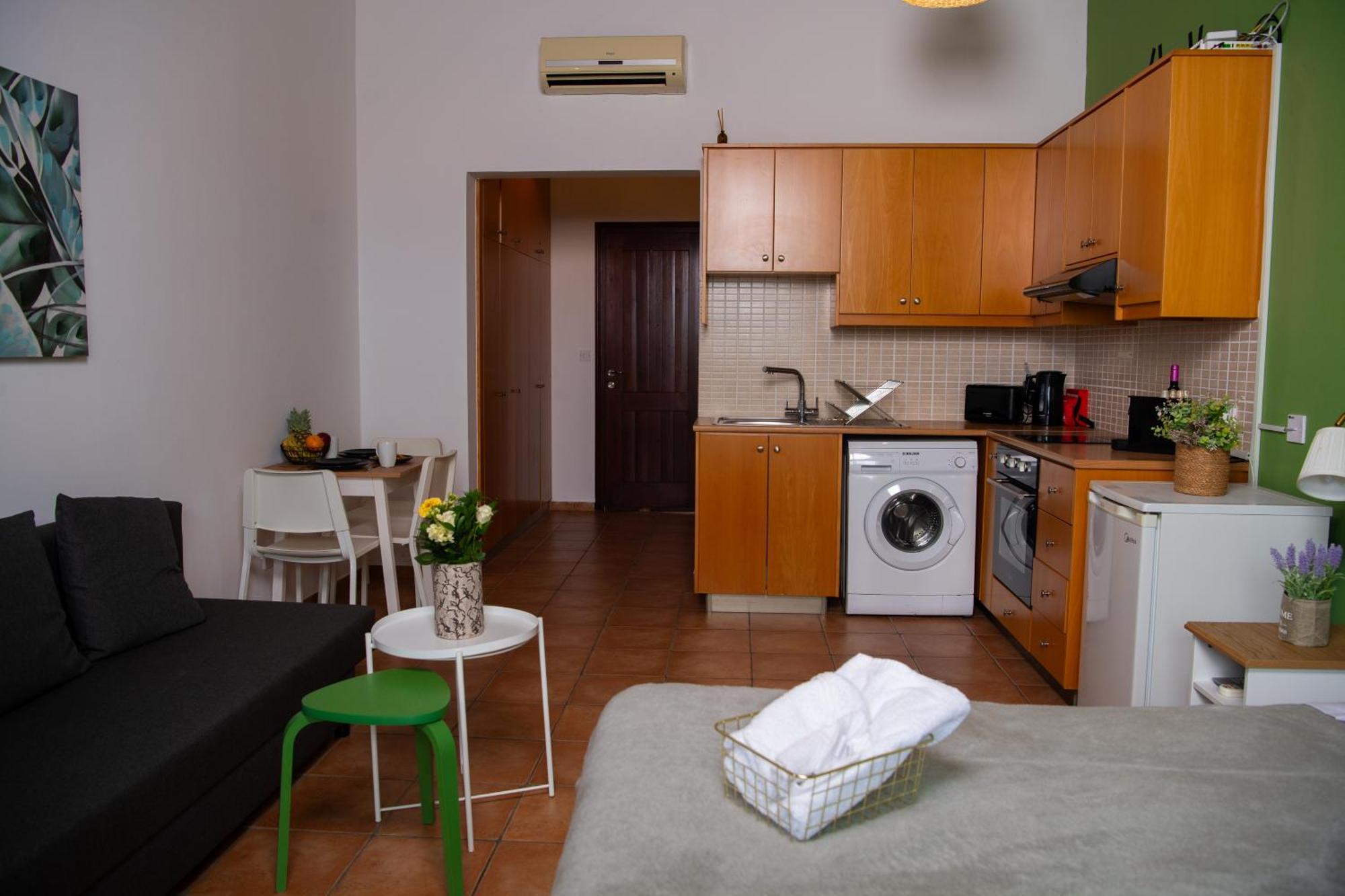 Path Latchi Beachfront Apartments 外观 照片