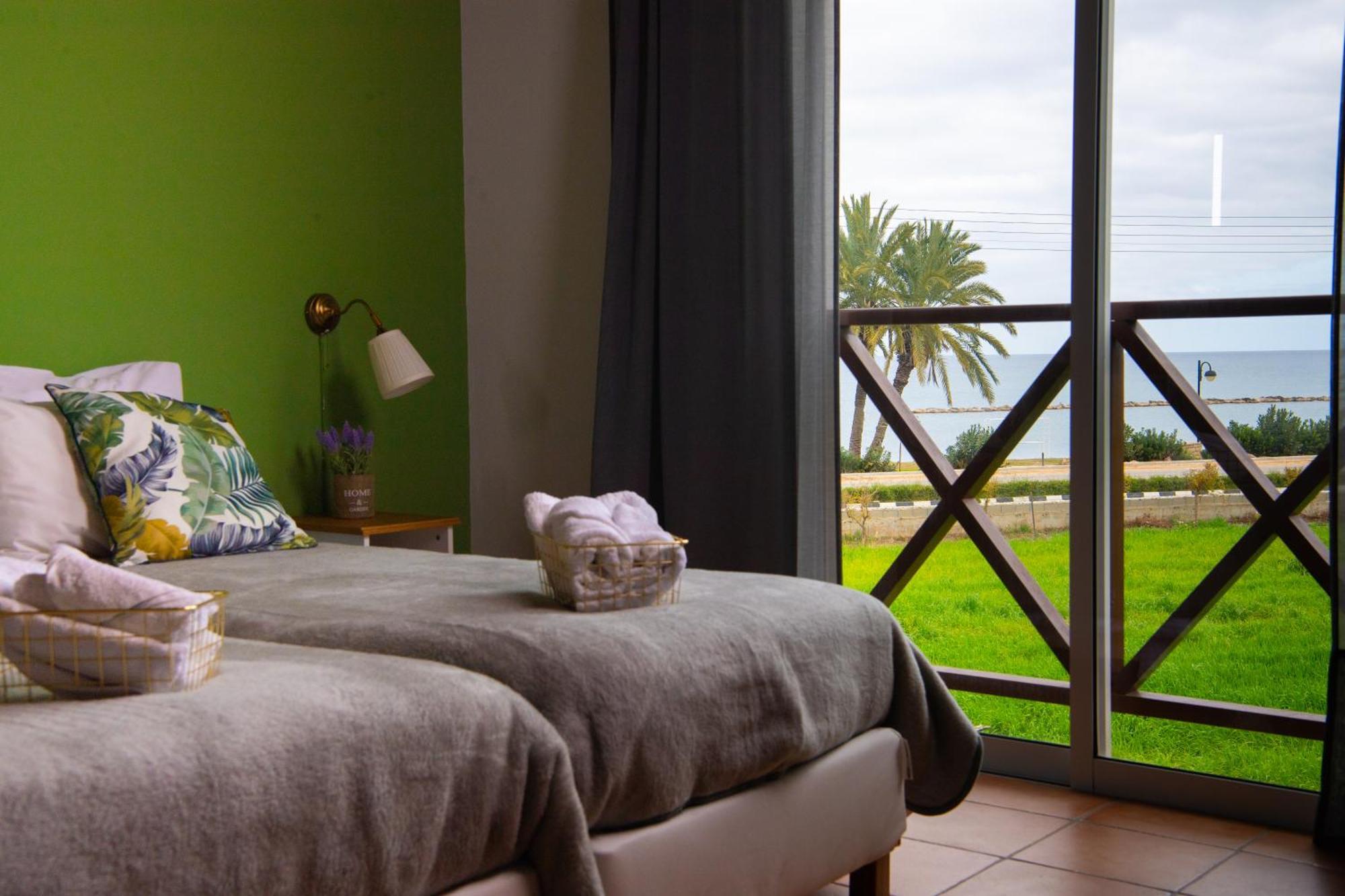 Path Latchi Beachfront Apartments 外观 照片