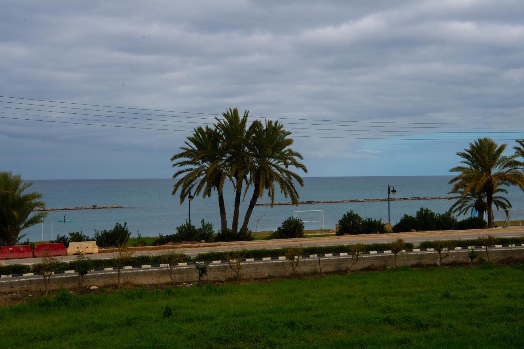 Path Latchi Beachfront Apartments 外观 照片