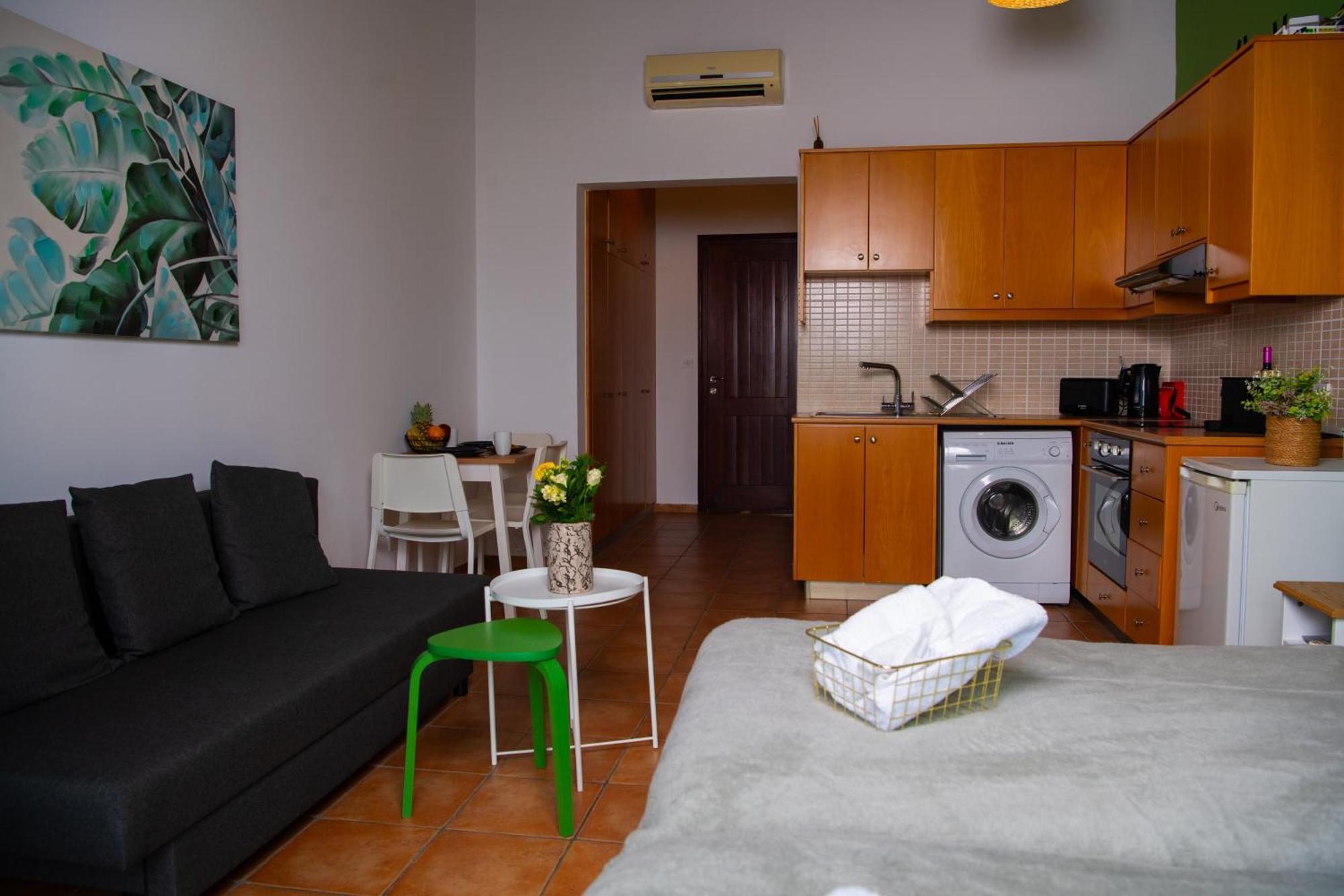 Path Latchi Beachfront Apartments 外观 照片